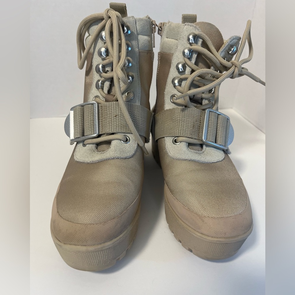 Steve Madden Cream Combat Boots Size 7.5